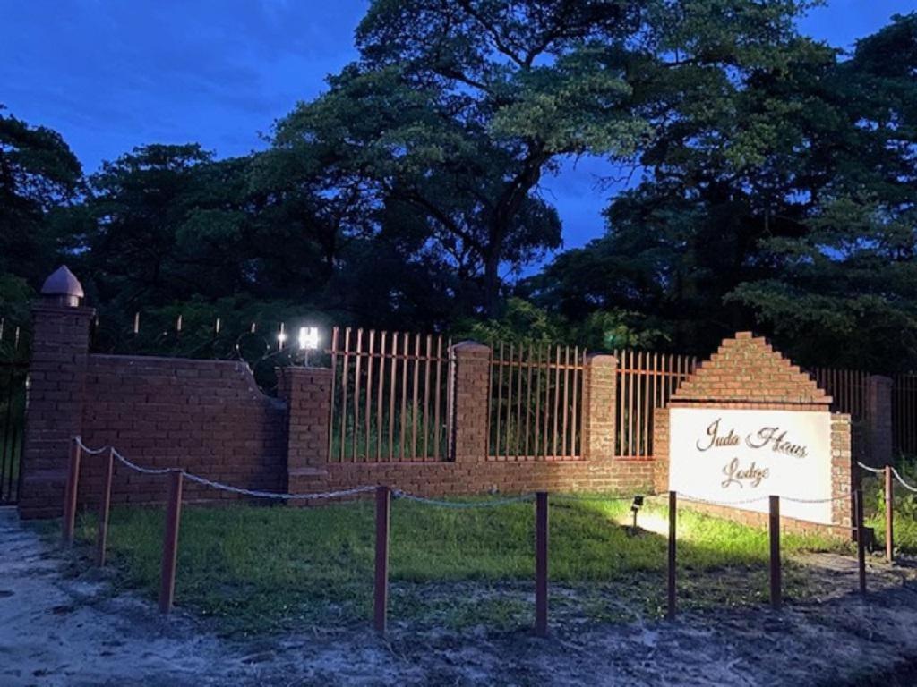 Juda Haus Lodge Katima Mulilo Kültér fotó